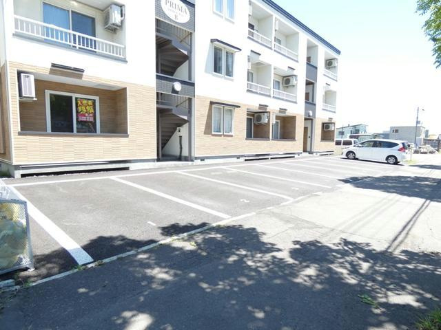 プリマ白金Bの駐車場