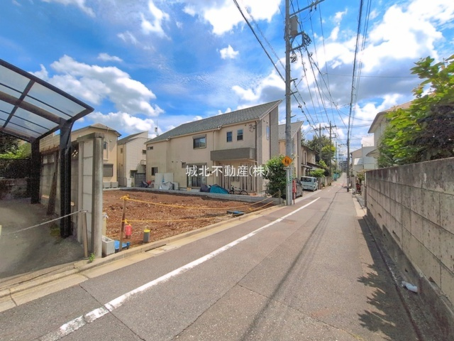 杉並区西荻南1丁目 全2区画1区画の前面道路含む現地写真|北西側約4.0M公道通路に面した土地