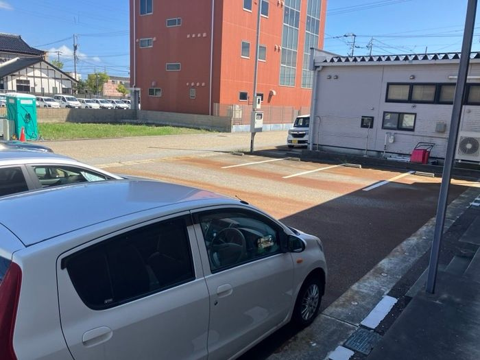 アルタミネの駐車場