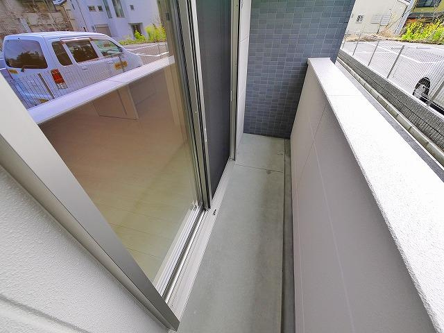 RISE東生駒のバルコニー|外からの目が気にならないバルコニーで洗濯物が干せます
