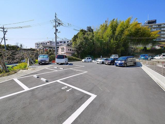 RISE東生駒の駐車場|駐車スペースもあります