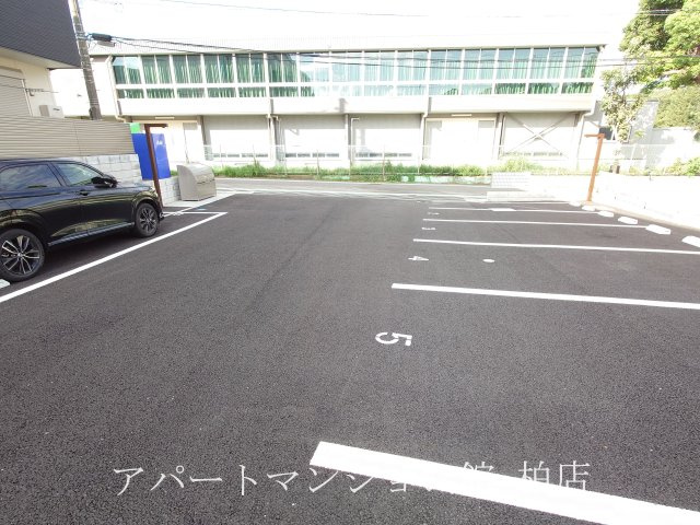 ボヌールメゾンCの駐車場