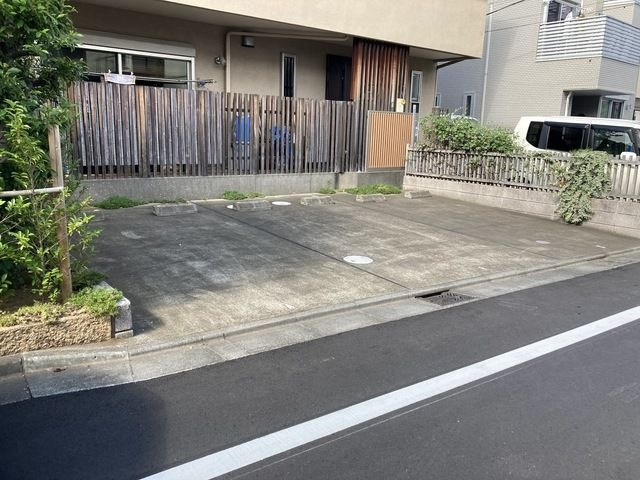 カーサベルデ瀬田 Dの駐車場|車をお持ちの方に嬉しい駐車場付きの物件です