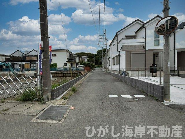 茅ヶ崎市甘沼　新築戸建　全４棟の前面道路含む現地写真|9月5日撮影　建築中　現地外観