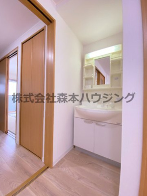 【洗面所】 | 　芳園マンション | 使いやすい洗面所です