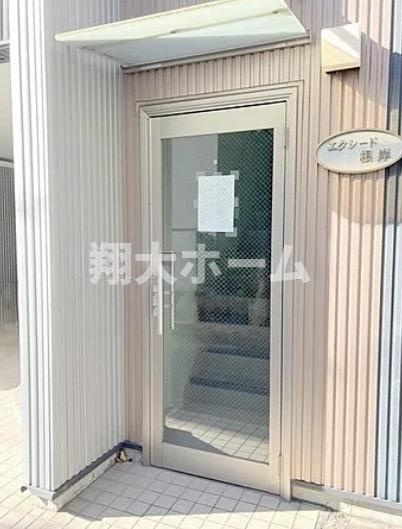 エクシード根岸のエントランス