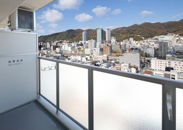 エステムコート三宮EASTⅢラヴィッサのバルコニー|同物件別部屋写真