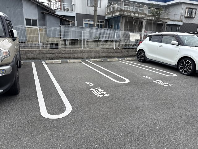 イリゼⅡの駐車場