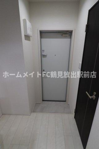 大阪市鶴見区今津中３丁目のアパートの玄関