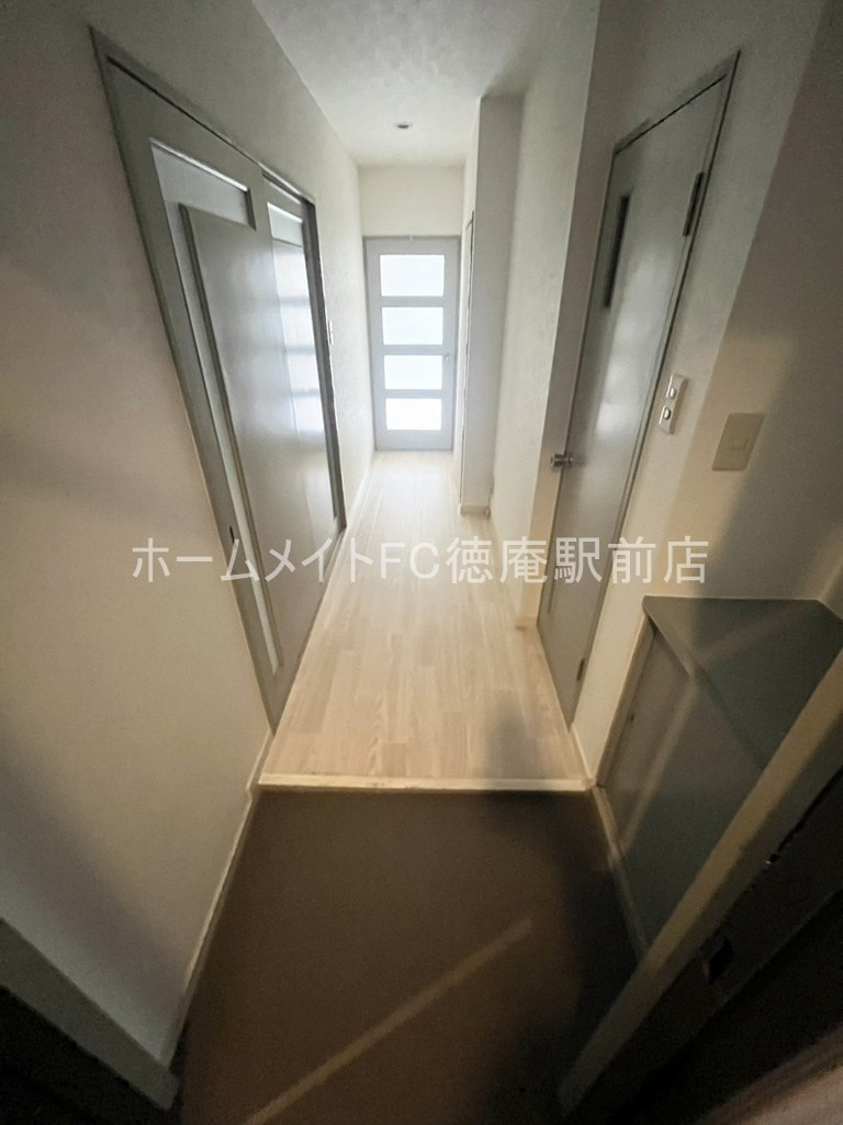 東大阪市高井田本通７丁目の賃貸マンションの玄関
