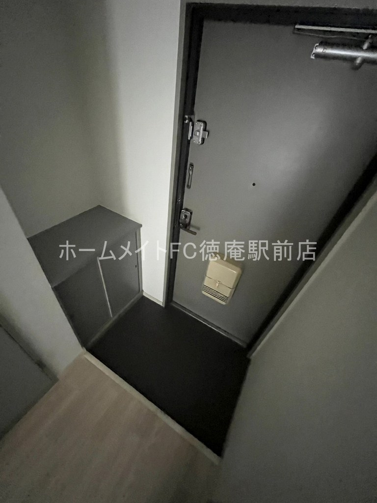 東大阪市高井田本通７丁目の賃貸マンションの玄関