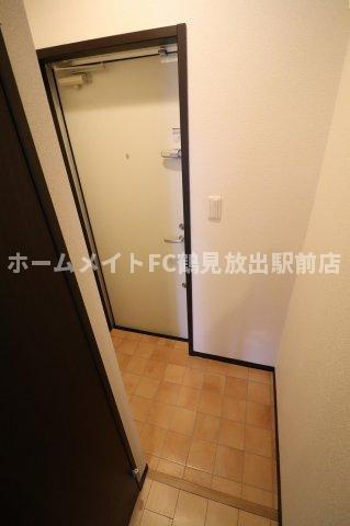 フジパレス鶴見Ⅲ番館の玄関