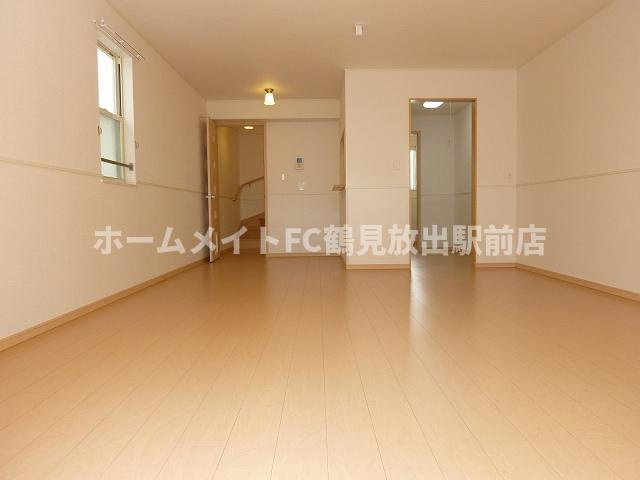 大阪市城東区諏訪４丁目のアパートの居間・リビング