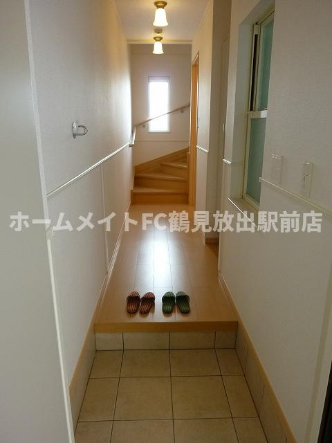 大阪市城東区諏訪４丁目のアパートの玄関