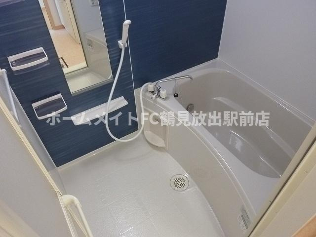 大阪市城東区諏訪４丁目のアパートの浴室
