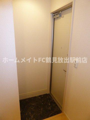 大阪市城東区諏訪１丁目のハイツの玄関