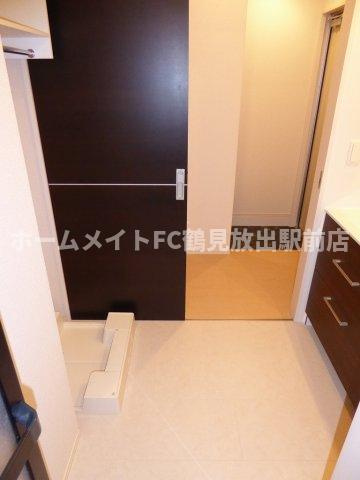 大阪市城東区諏訪１丁目のハイツの洗面所