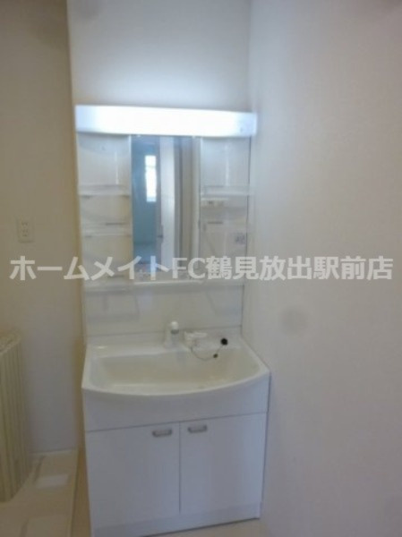 東大阪市稲田本町３丁目のアパートの独立洗面台