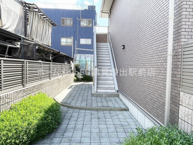 東大阪市森河内西１丁目のハイツのエントランス