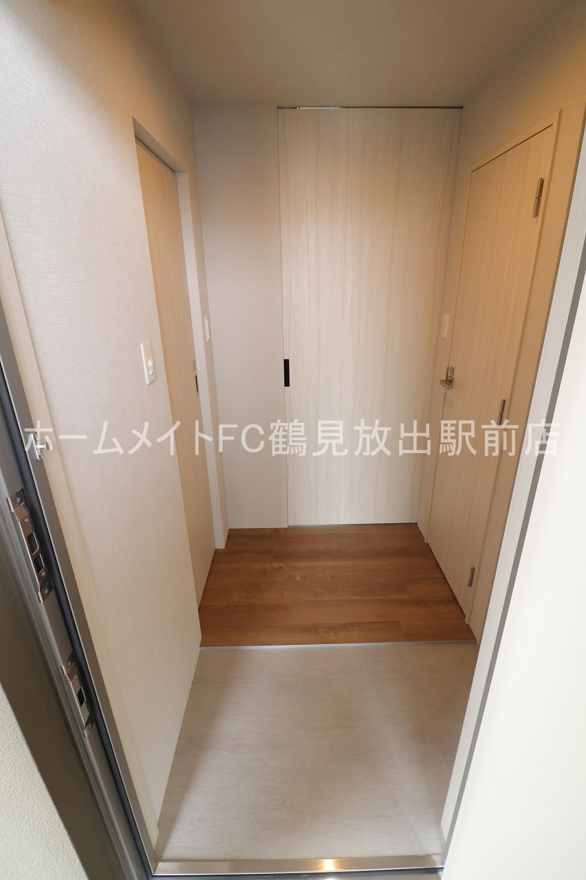 東大阪市高井田西６丁目の賃貸マンションの玄関