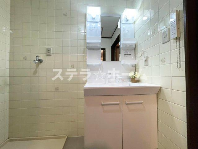 森小路1 中古戸建の独立洗面台|朝の支度にも助かる、独立の洗髪洗面化粧台