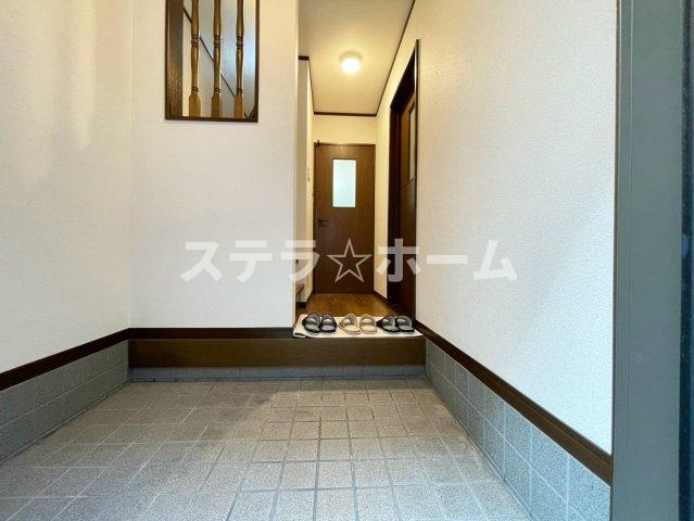 森小路1 中古戸建の玄関|収納もある玄関です