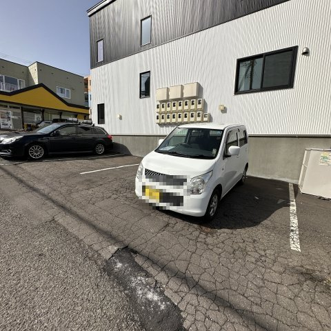 レオーネ・コリーナの駐車場|駐車場があるので、車を買う予定の方も安心です