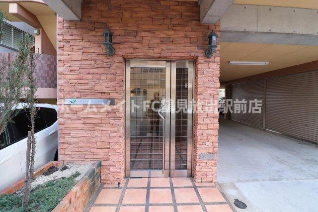 大阪市鶴見区放出東３丁目の賃貸マンションのエントランス
