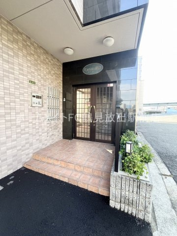 大阪市城東区諏訪１丁目の賃貸マンションのエントランス