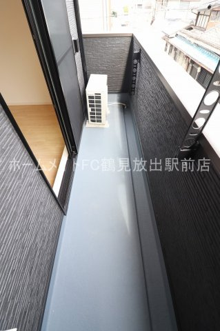 大阪市城東区鴫野東２丁目のアパートのバルコニー