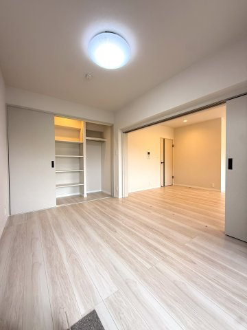 ライオンズマンション福住の洋室