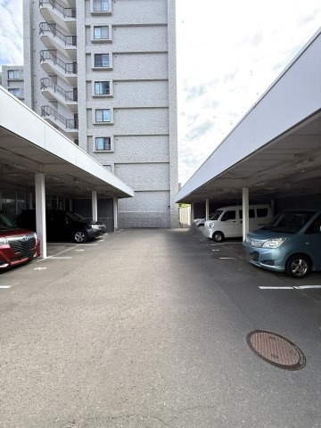 ライオンズマンション福住の駐車場