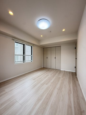 ライオンズマンション福住の洋室