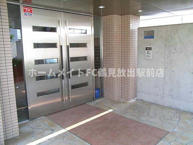 大阪市鶴見区安田２丁目の賃貸マンションのエントランス