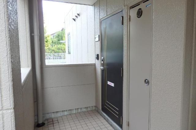 ソレイユ段上の玄関|玄関