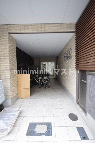 大阪市北区本庄東２丁目の賃貸マンションのエントランス