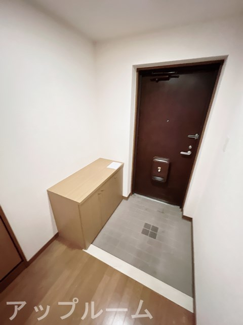 春日井市気噴町１丁目の賃貸マンションの玄関