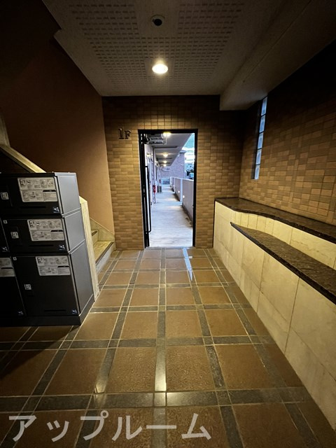 春日井市気噴町１丁目の賃貸マンションのエントランス