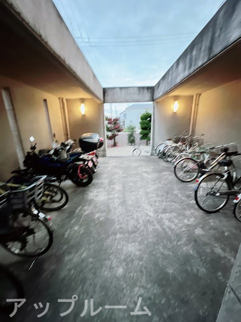 春日井市気噴町１丁目の賃貸マンションの駐車場