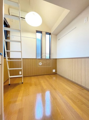 新宿区上落合１丁目のアパートの居間・リビング