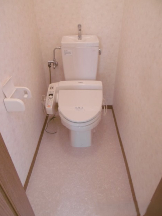 津福笠貸家東【キャッシュバック対象物件】のトイレ|コンパクトで使いやすいトイレです