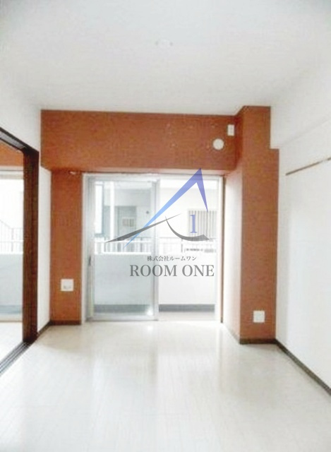 ロイヤルヒルズ浦和岸町の居間・リビング|洋室のお部屋です。