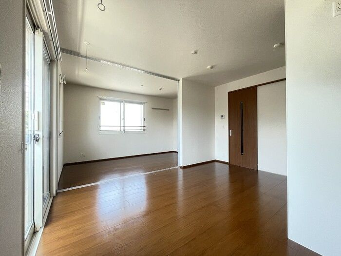 大黒屋ハイツ 三番館の居間・リビング