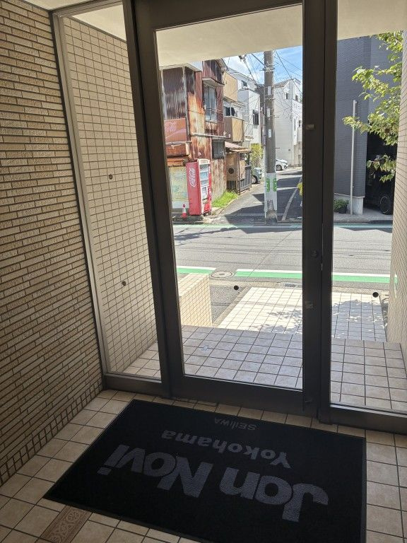 Jon Novi yokohamaのロビー
