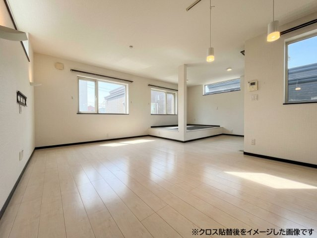新川西３条４丁目 戸建の居間・リビング|南東向きで日当りの良い２階リビング