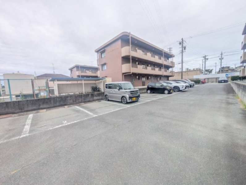 マンションエクシードⅢの駐車場