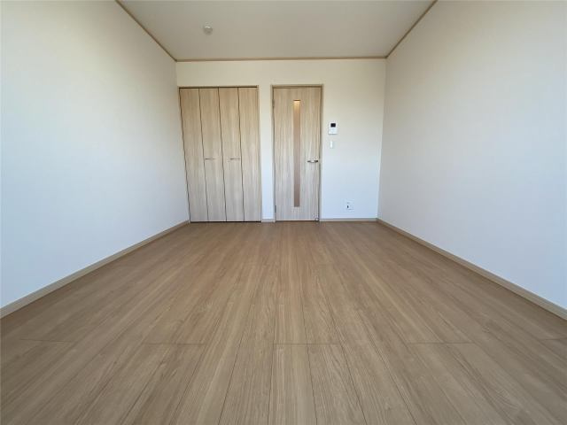 スカイハーツ新田の居間・リビング