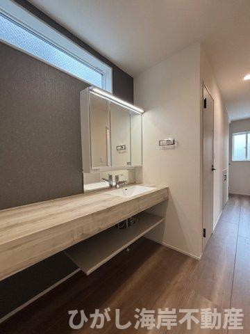 茅ヶ崎市東海岸南6丁目　新築戸建　全３棟の独立洗面台|三面鏡化粧台
