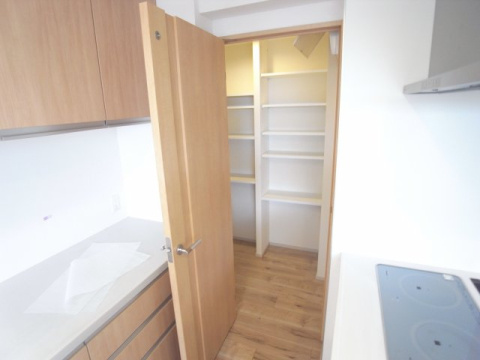 芦屋市岩園町の賃貸マンションの収納