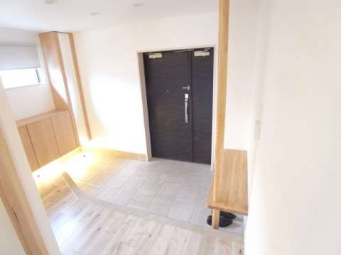 芦屋市岩園町の賃貸マンションの玄関